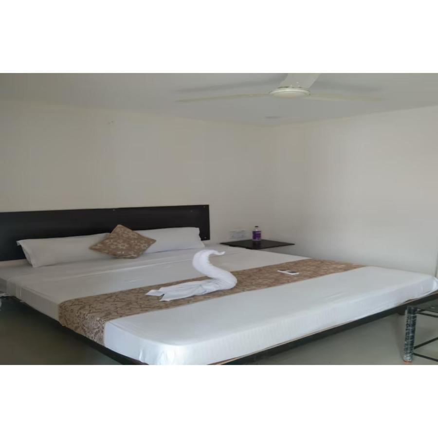 Hotel Meridian Grand Shamshabad Exterior photo